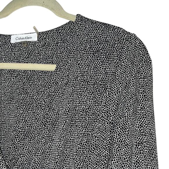 SALE!! Calvin Klein Black & White Giraffe Print Mock-Wrap Blouse, Size S - Picture 2 of 4